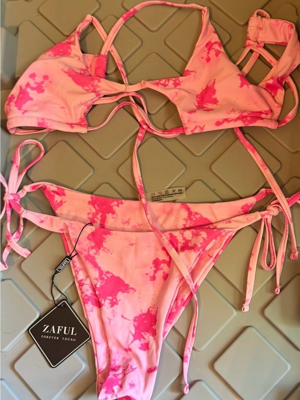 Lot of 4 MEDIUM Bathing Suit & Bikini Set Hot Pink Tie-Dye - Picture 6 of 6